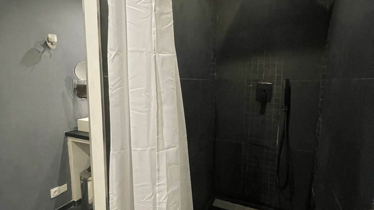 Photo of Bathroom in Rouen City Centre