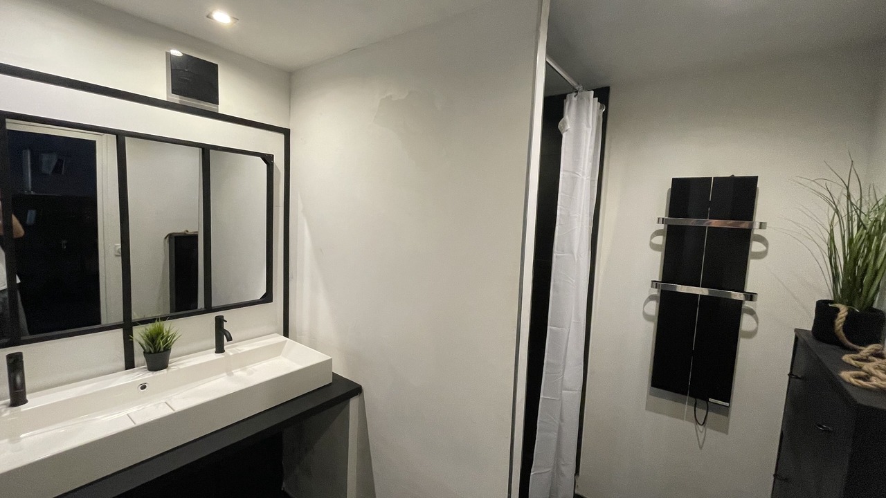 Photo of Bathroom in Rouen City Centre