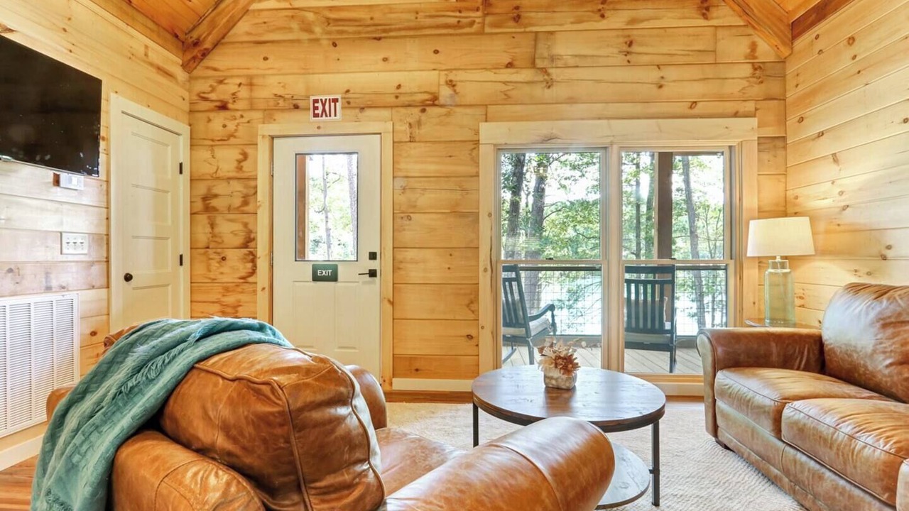 Photo of Livingroom in Six Mile