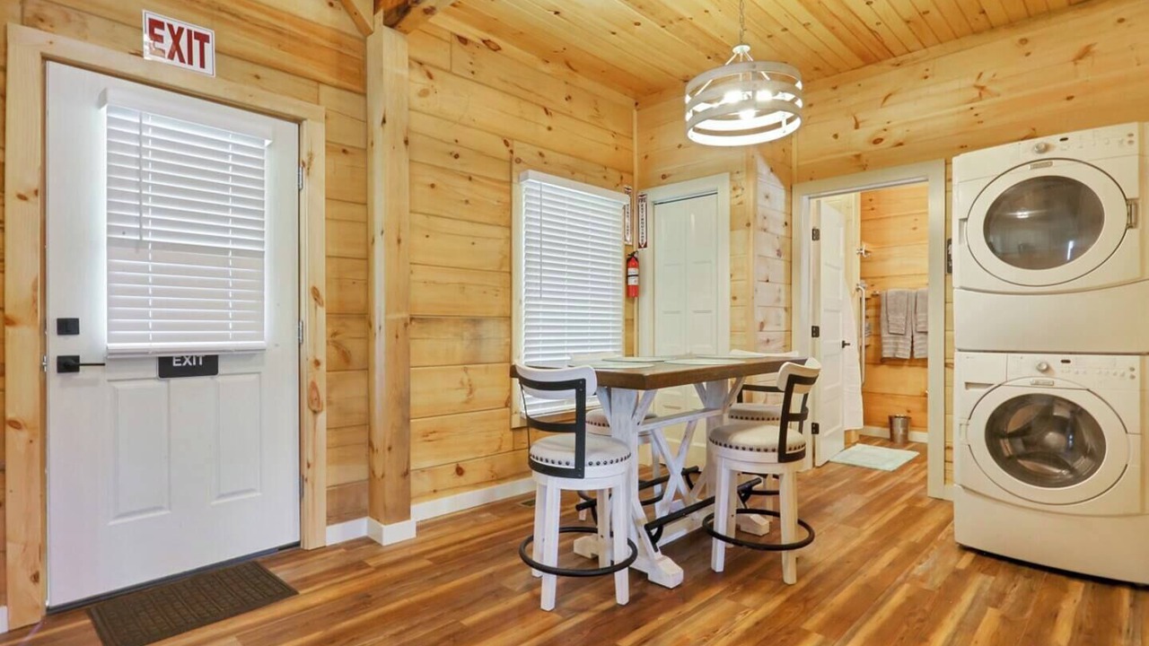 Photo of Livingroom in Six Mile