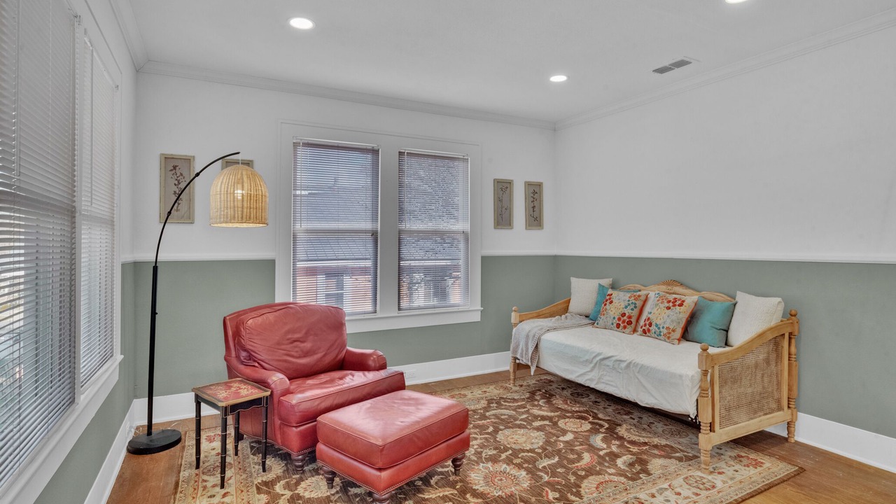 Photo of Livingroom in Highland Historic District