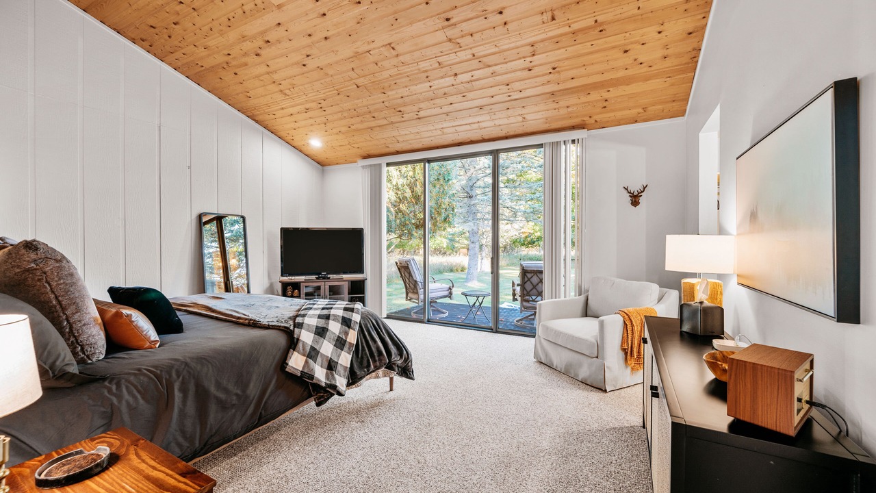 Photo of Bedroom in Bellaire