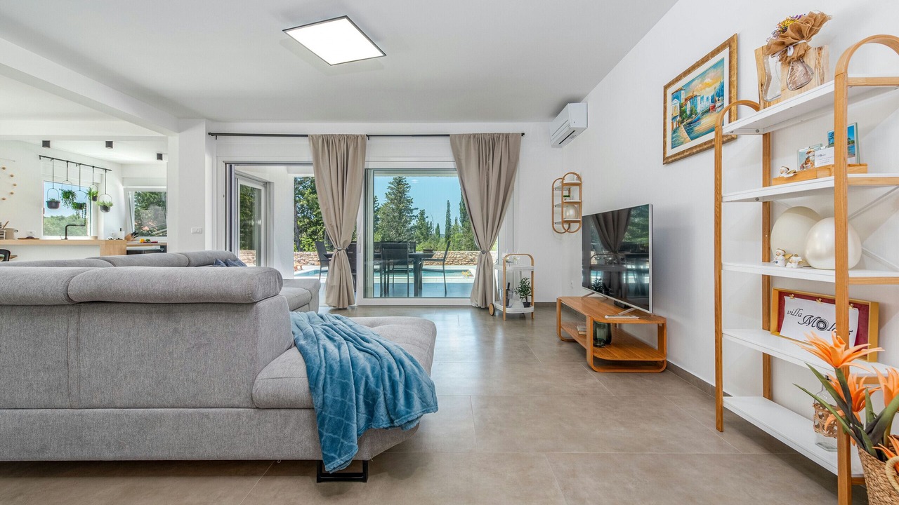 Photo of Livingroom in Muline