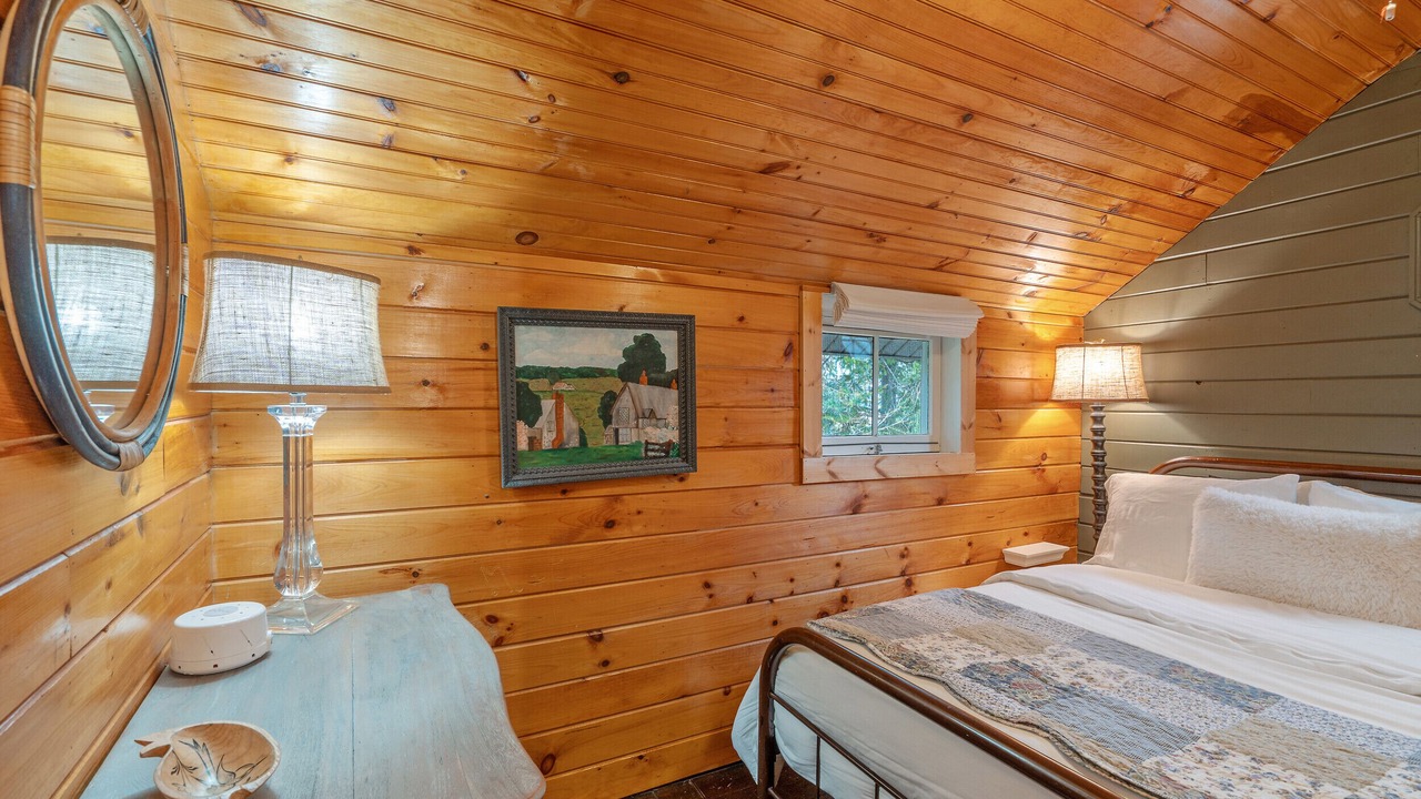 Photo of Bedroom in Sandy Creek