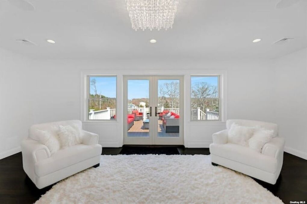 Photo of Livingroom in Hampton Bays