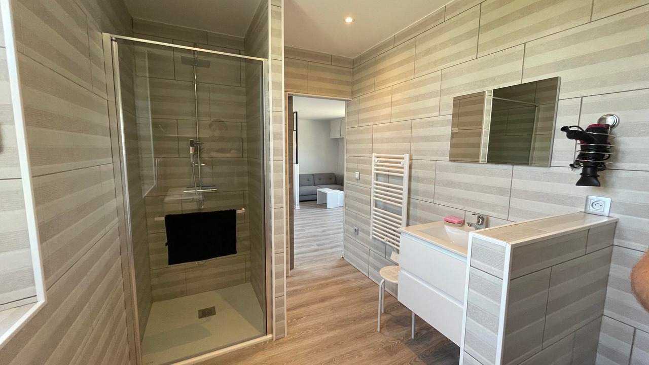 Photo of Bathroom in Bourseville