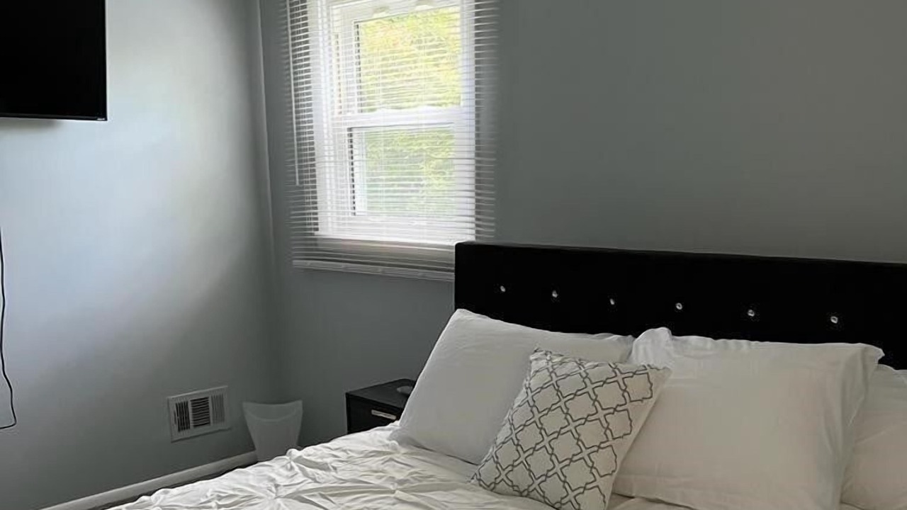 Photo of Bedroom in Newark