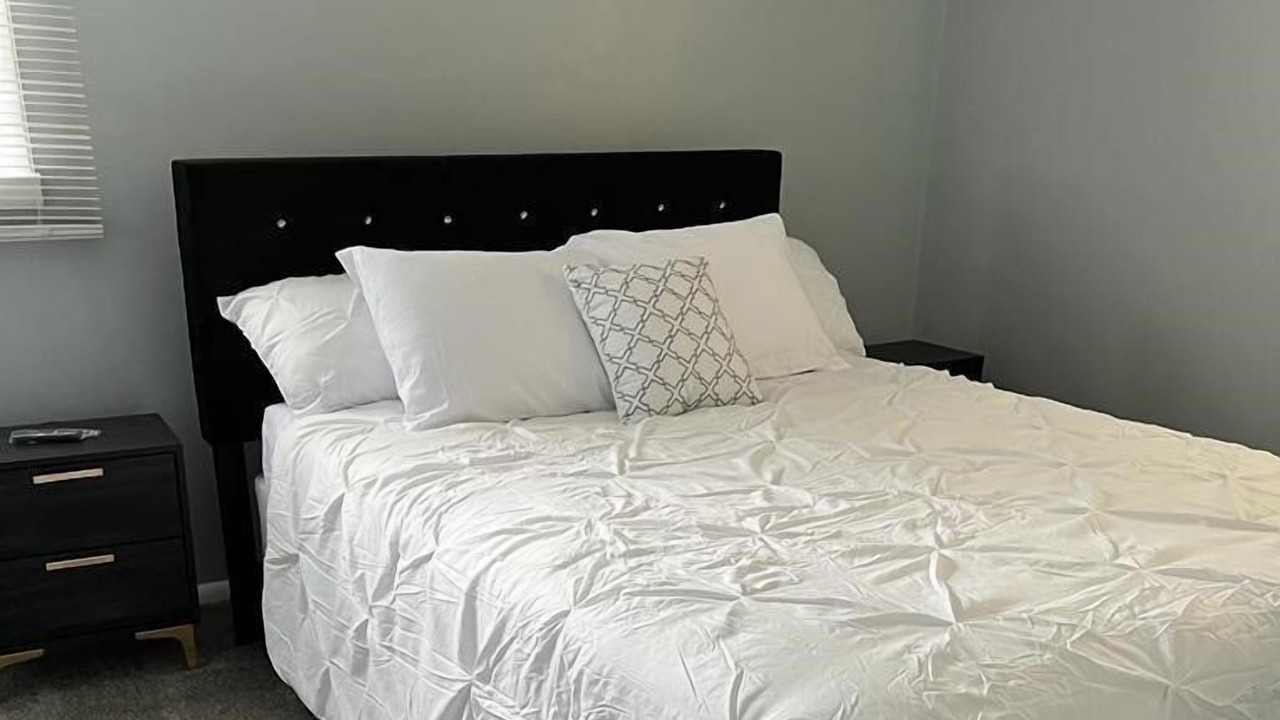 Photo of Bedroom in Newark