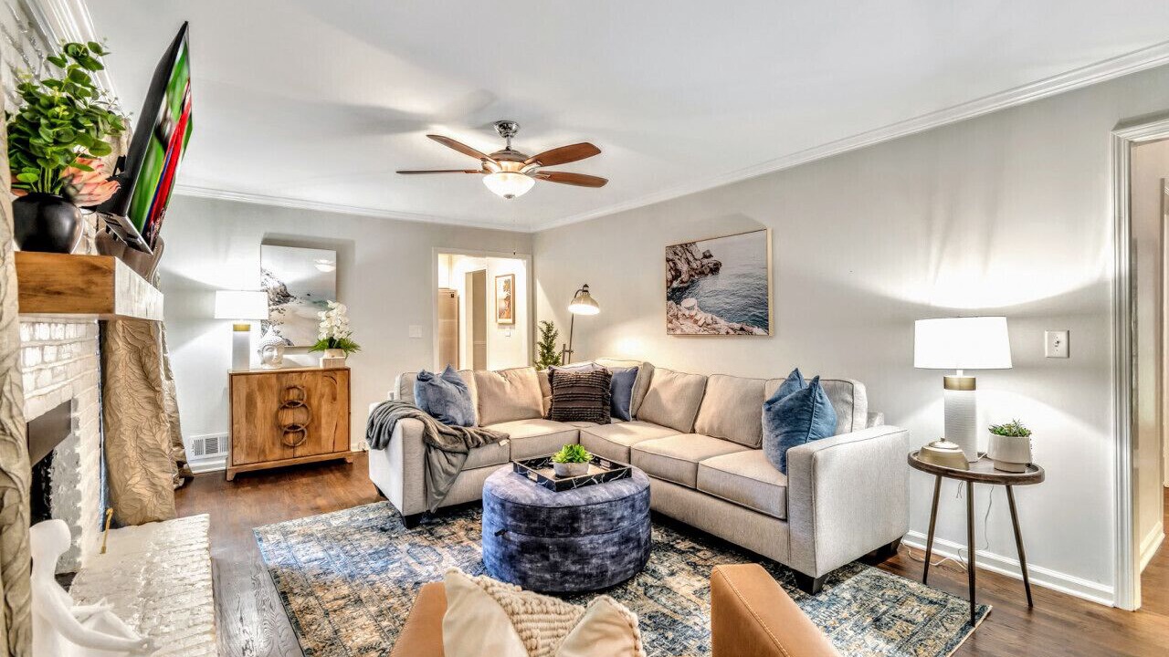 Photo of Livingroom in Dunwoody