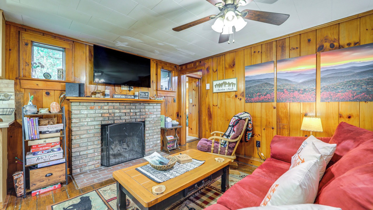 Photo of Livingroom in Maggie Valley