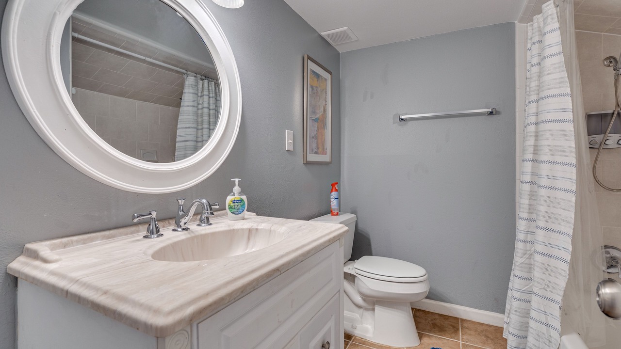 Photo of Bathroom in Point Venture