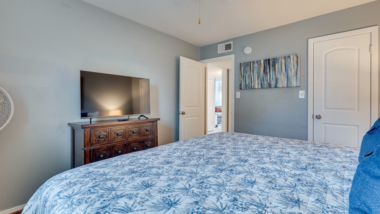 Photo of Bedroom in Point Venture