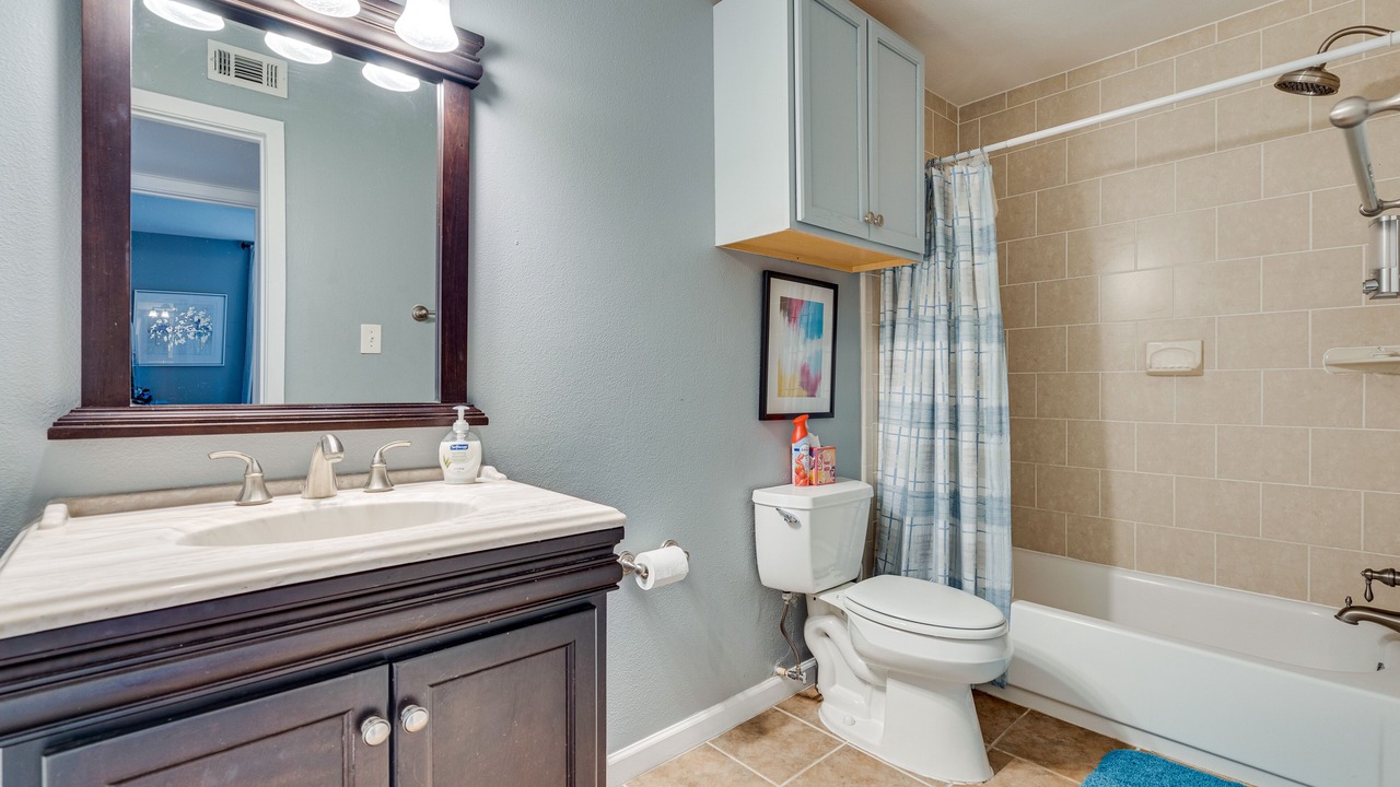 Photo of Bathroom in Point Venture