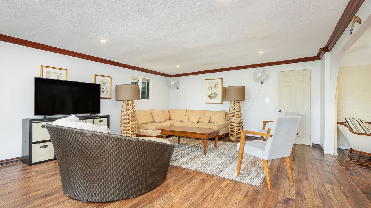 Photo of Livingroom in Portlock