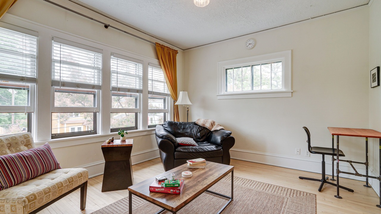 Photo of Livingroom in Elliot Park