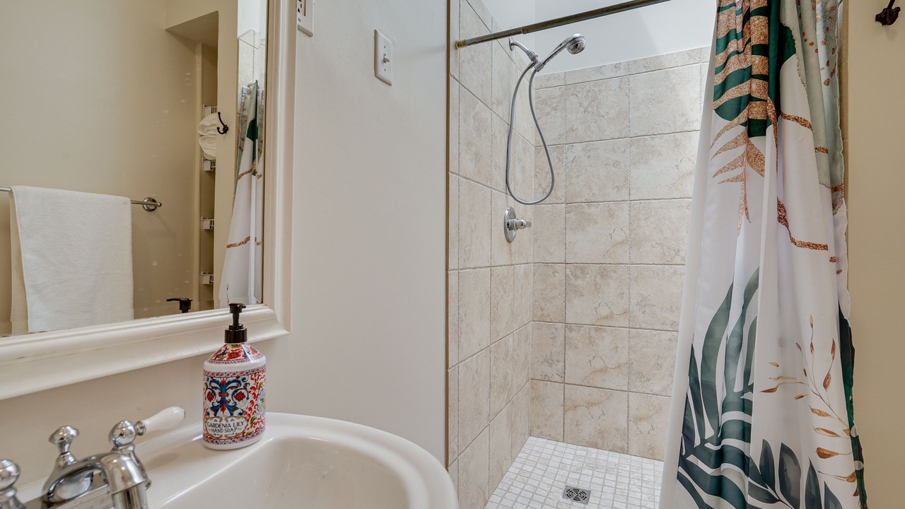 Photo of Bathroom in Elliot Park