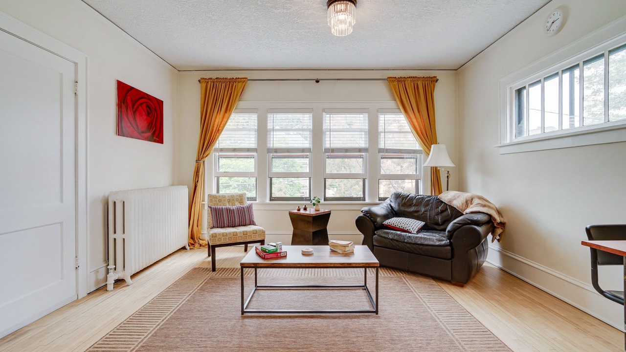 Photo of Livingroom in Elliot Park