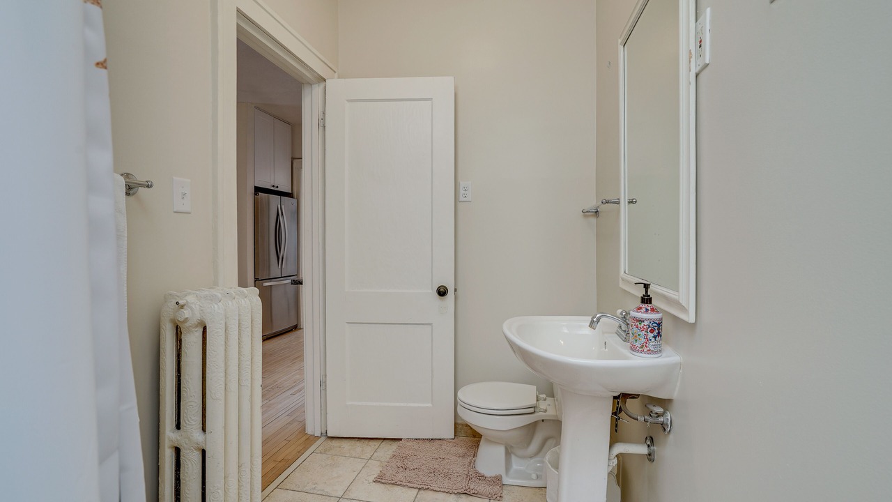 Photo of Bathroom in Elliot Park