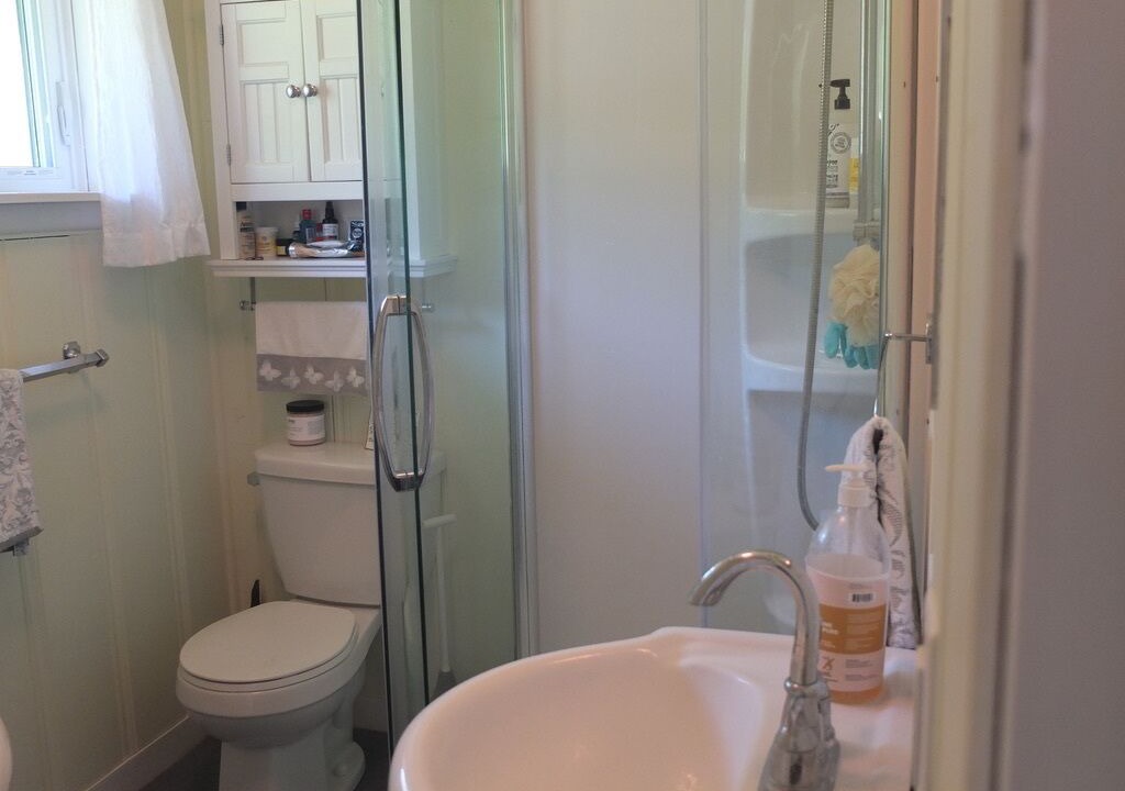 Photo of Bathroom in Colpoys Bay