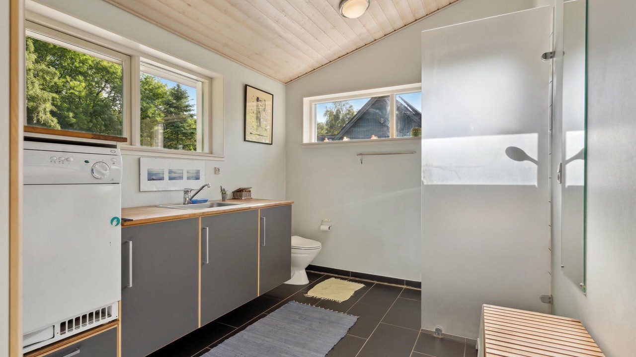 Photo of Bathroom in Give
