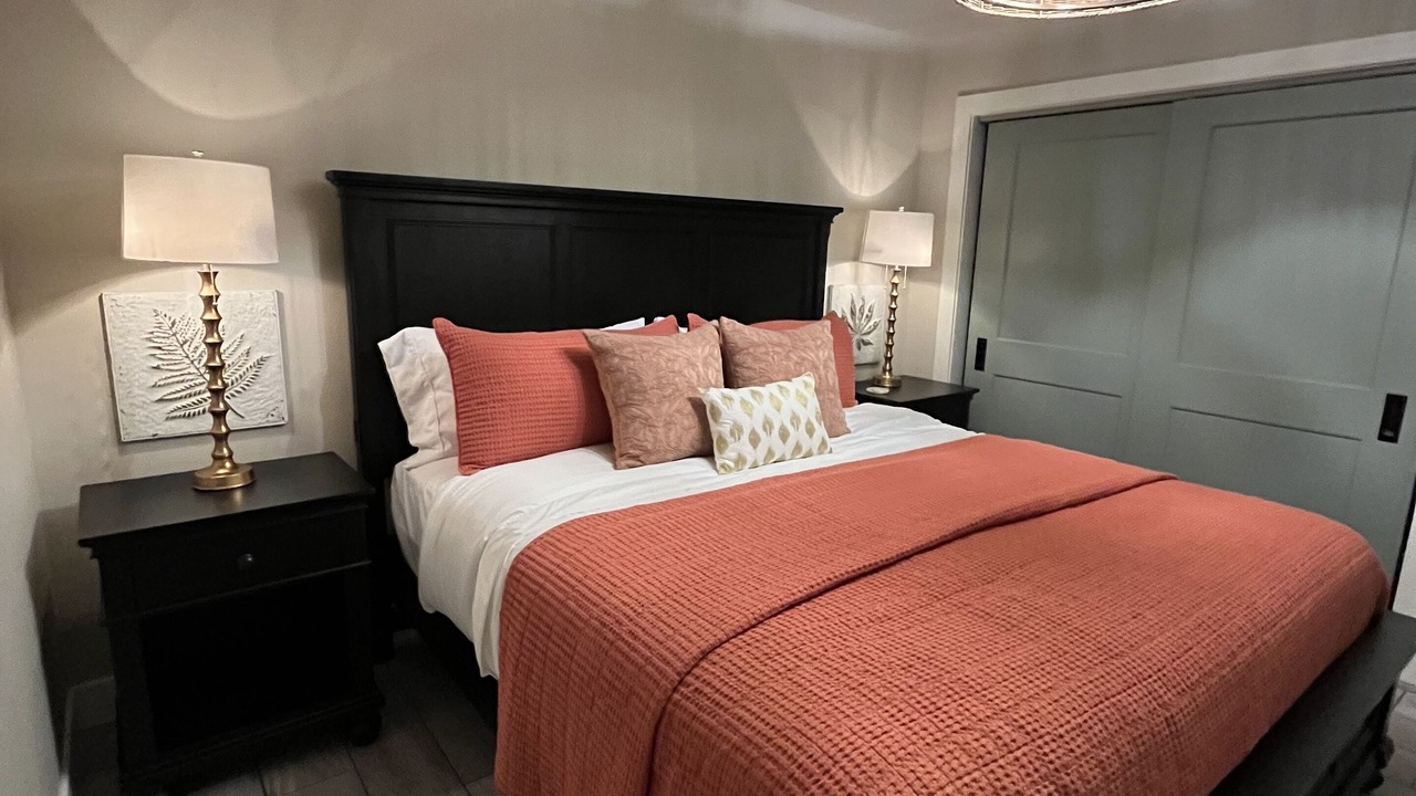 Photo of Bedroom in Grove