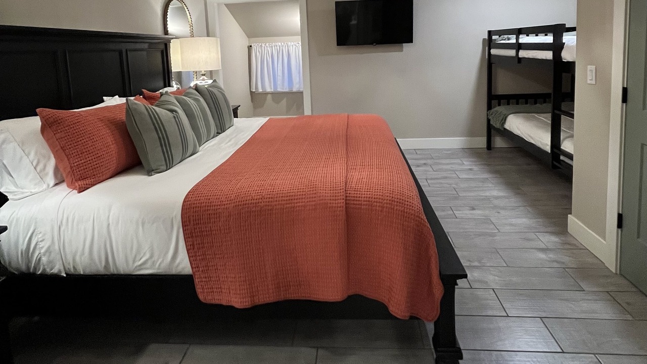 Photo of Bedroom in Grove