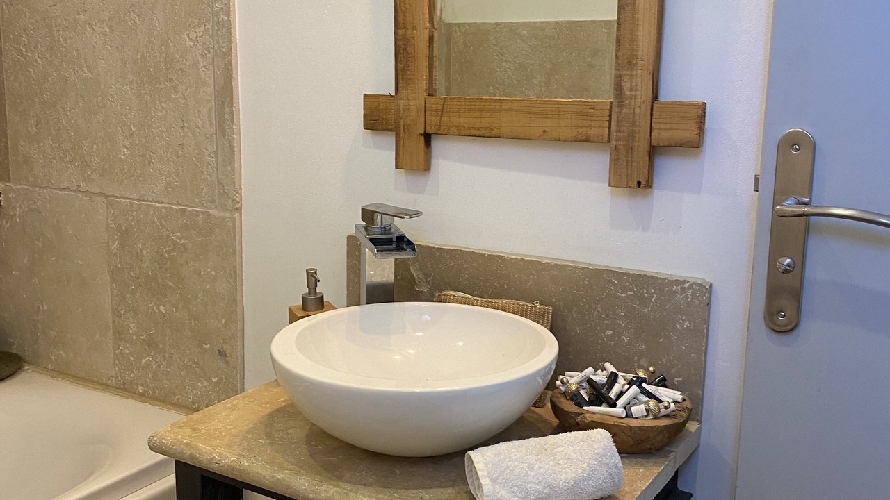 Photo of Bathroom in Pujaut