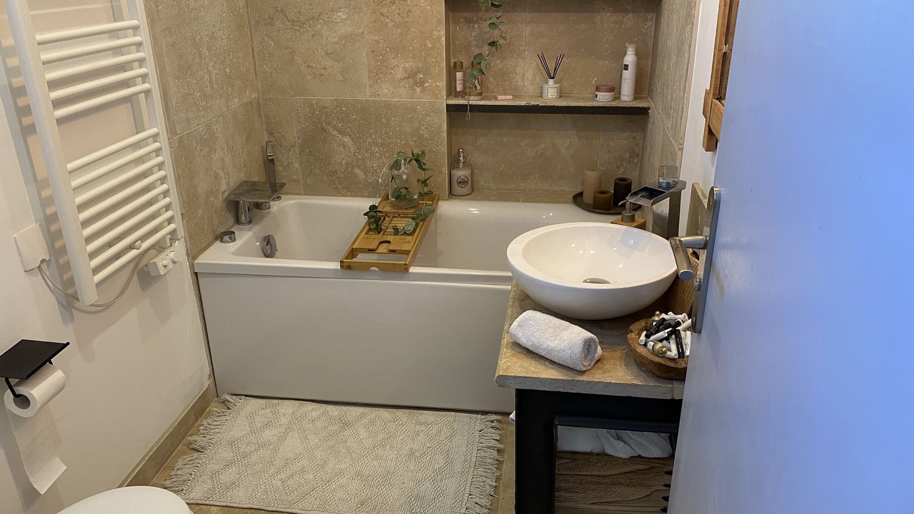 Photo of Bathroom in Pujaut