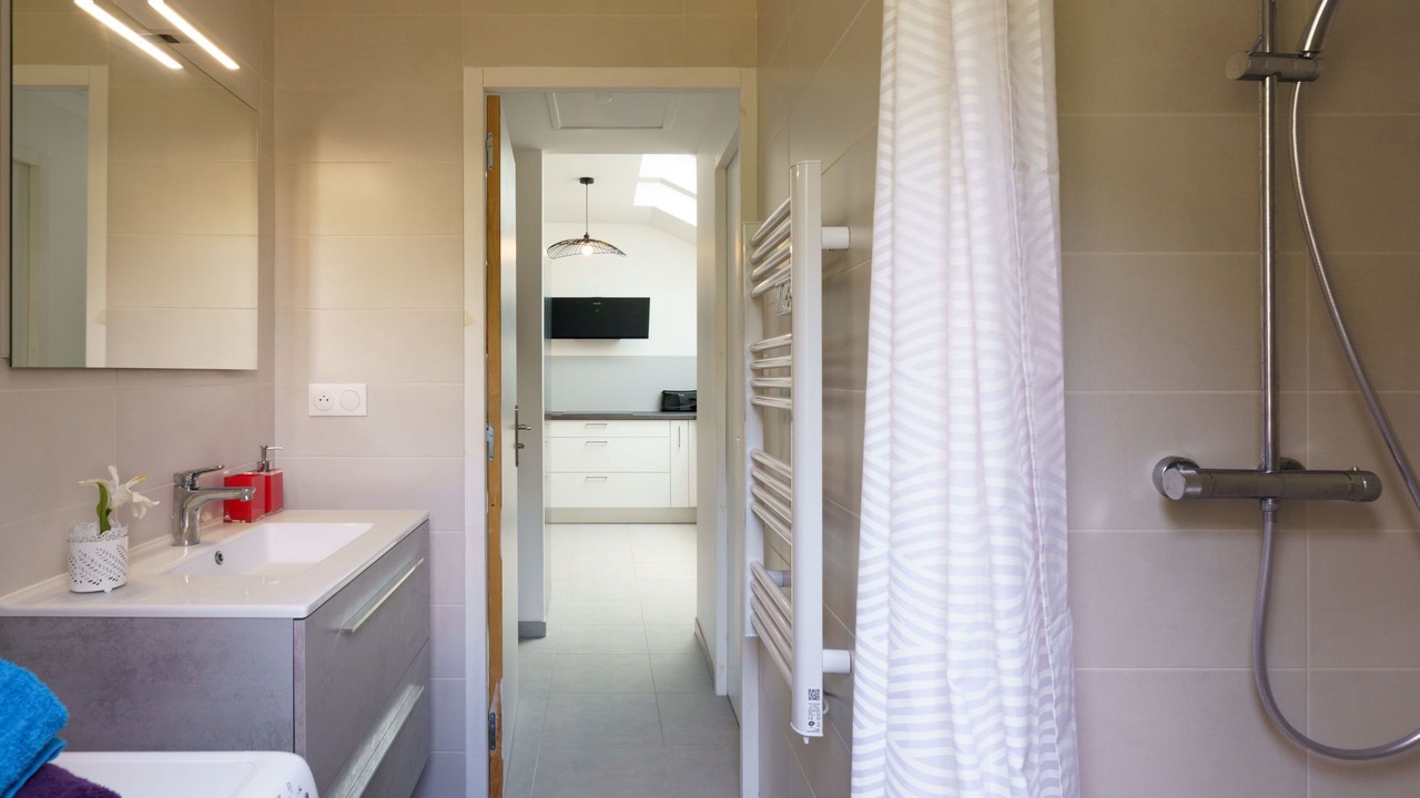 Photo of Bathroom in Plovan