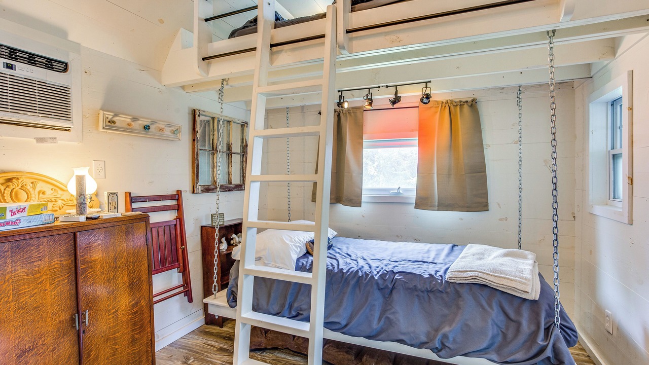 Photo of Bedroom in Wood County