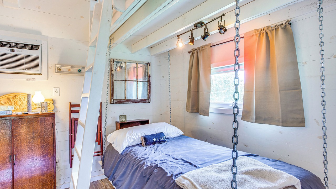 Photo of Bedroom in Wood County