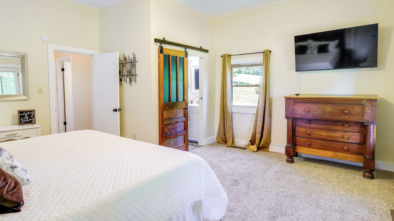 Photo of Bedroom in Jefferson City