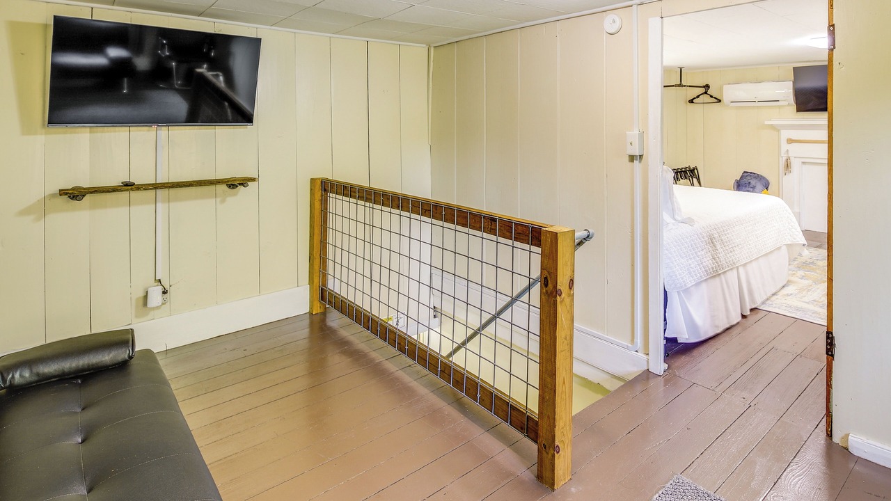 Photo of Bedroom in Jefferson City
