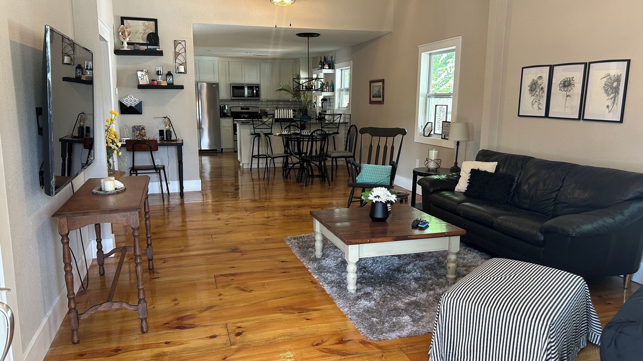 Photo of Livingroom in Taylor