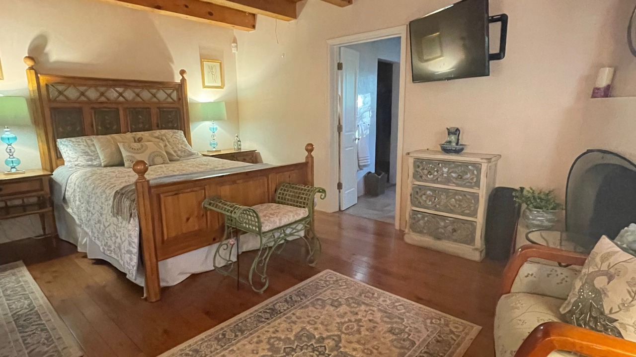 Photo of Bedroom in Tesuque