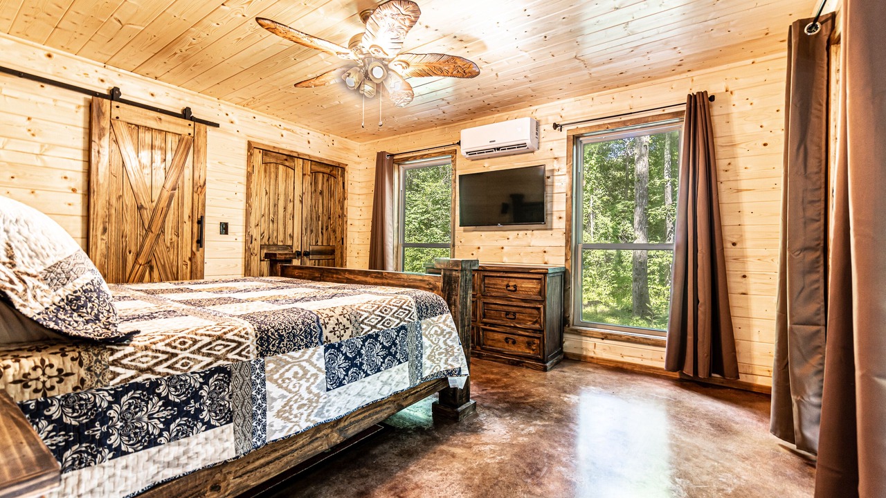 Photo of Bedroom in Ozark
