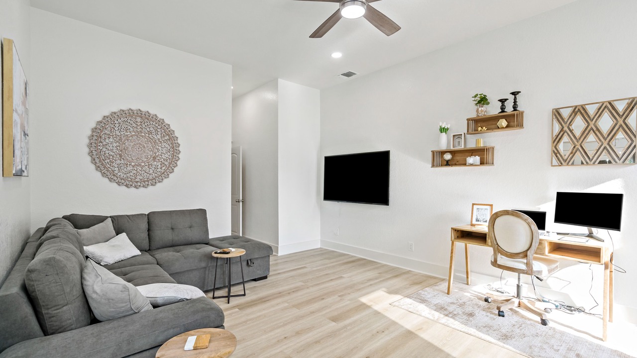 Photo of Livingroom in Tobin Hill