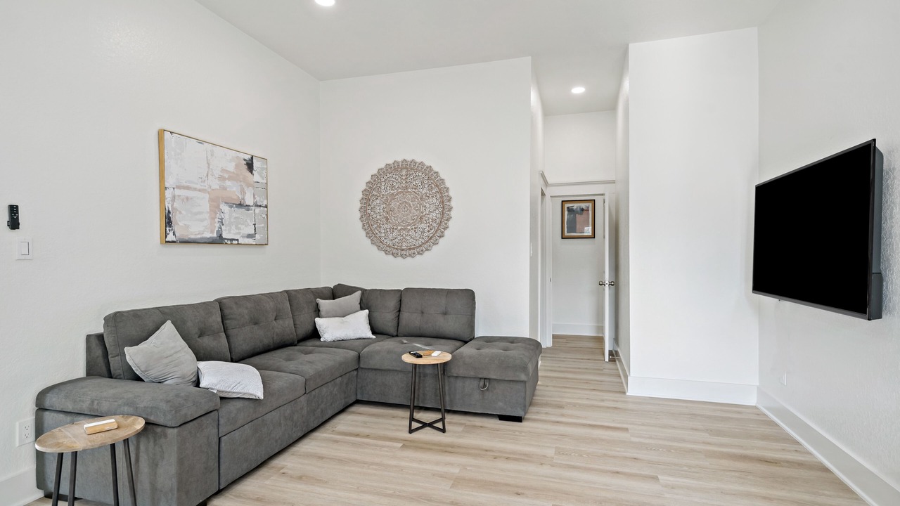 Photo of Livingroom in Tobin Hill