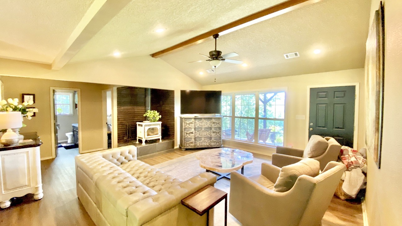 Photo of Livingroom in Mountainburg