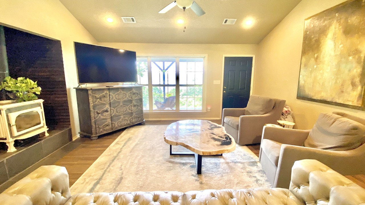 Photo of Livingroom in Mountainburg