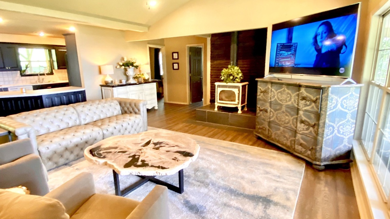 Photo of Livingroom in Mountainburg