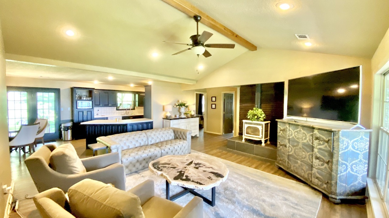 Photo of Livingroom in Mountainburg