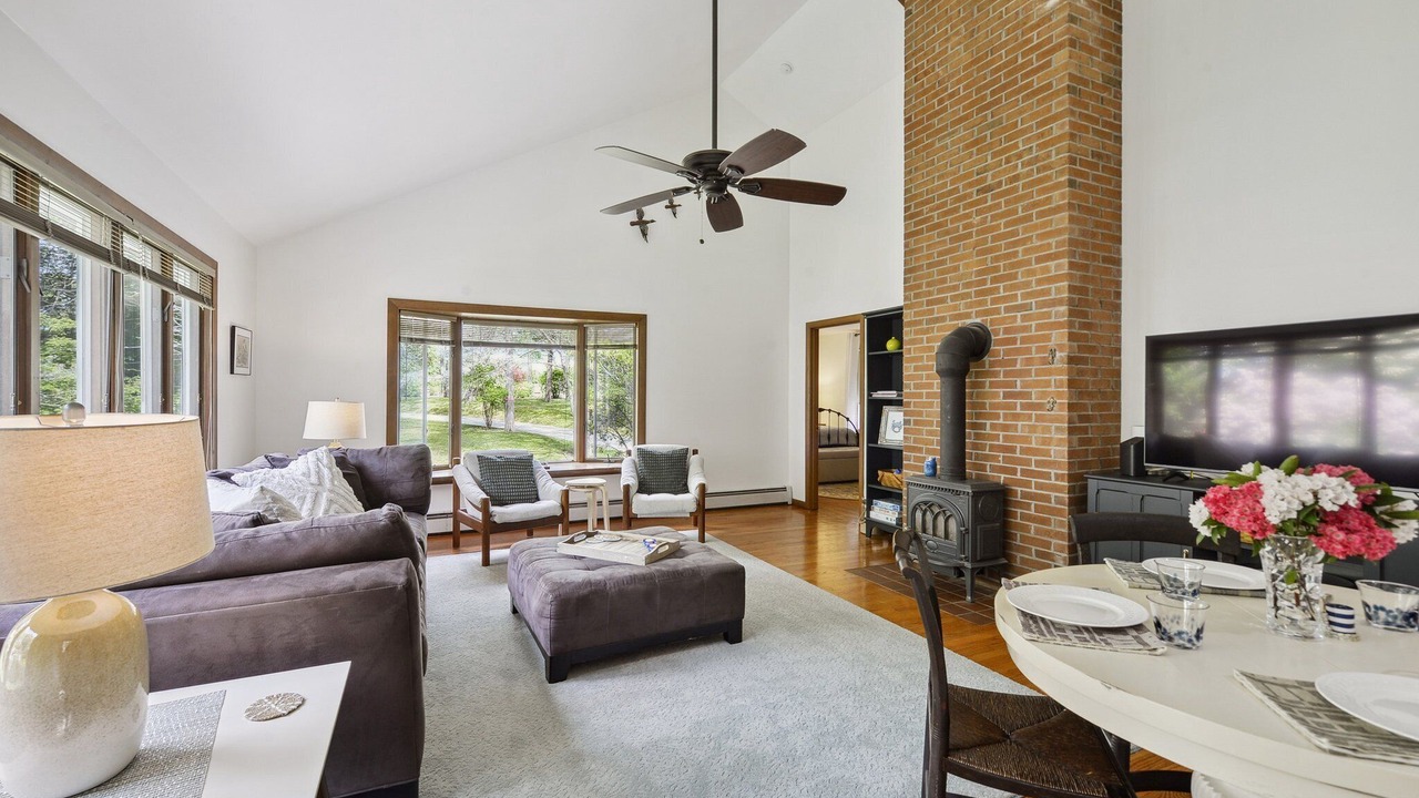 Photo of Livingroom in Charlestown