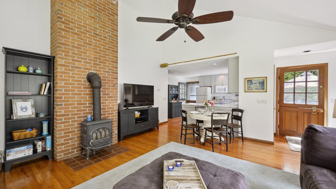 Photo of Livingroom in Charlestown