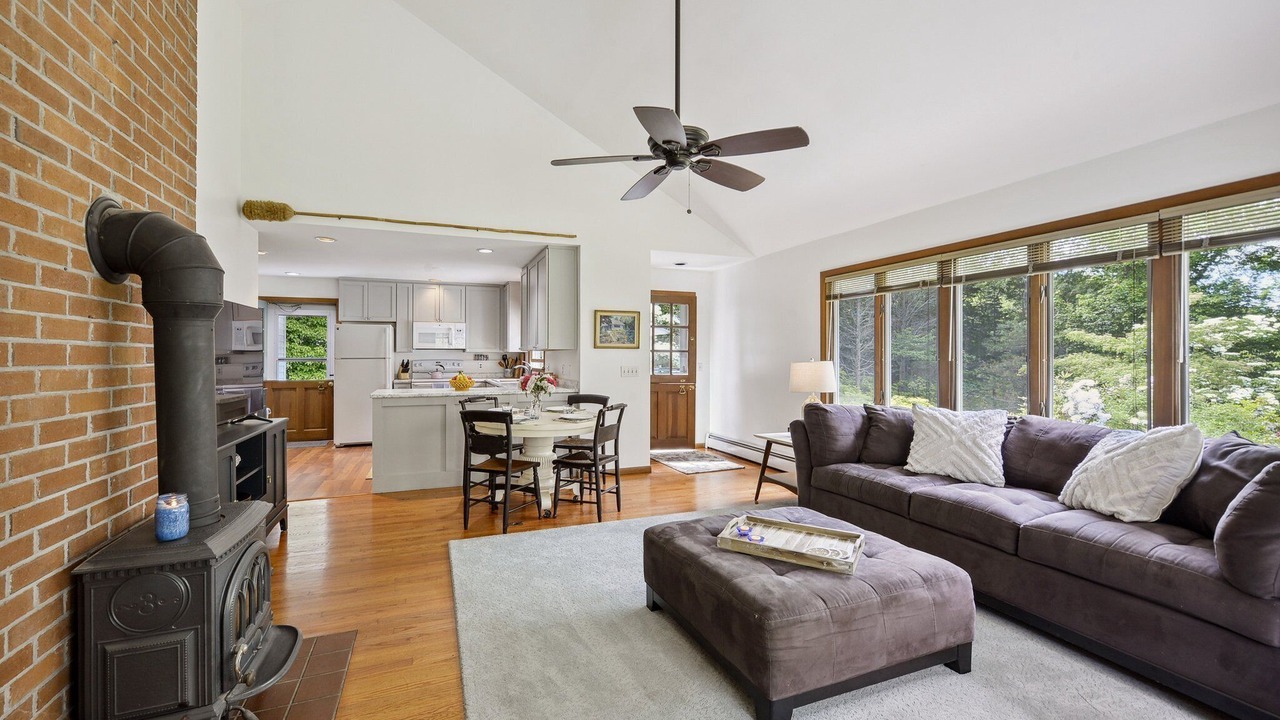 Photo of Livingroom in Charlestown