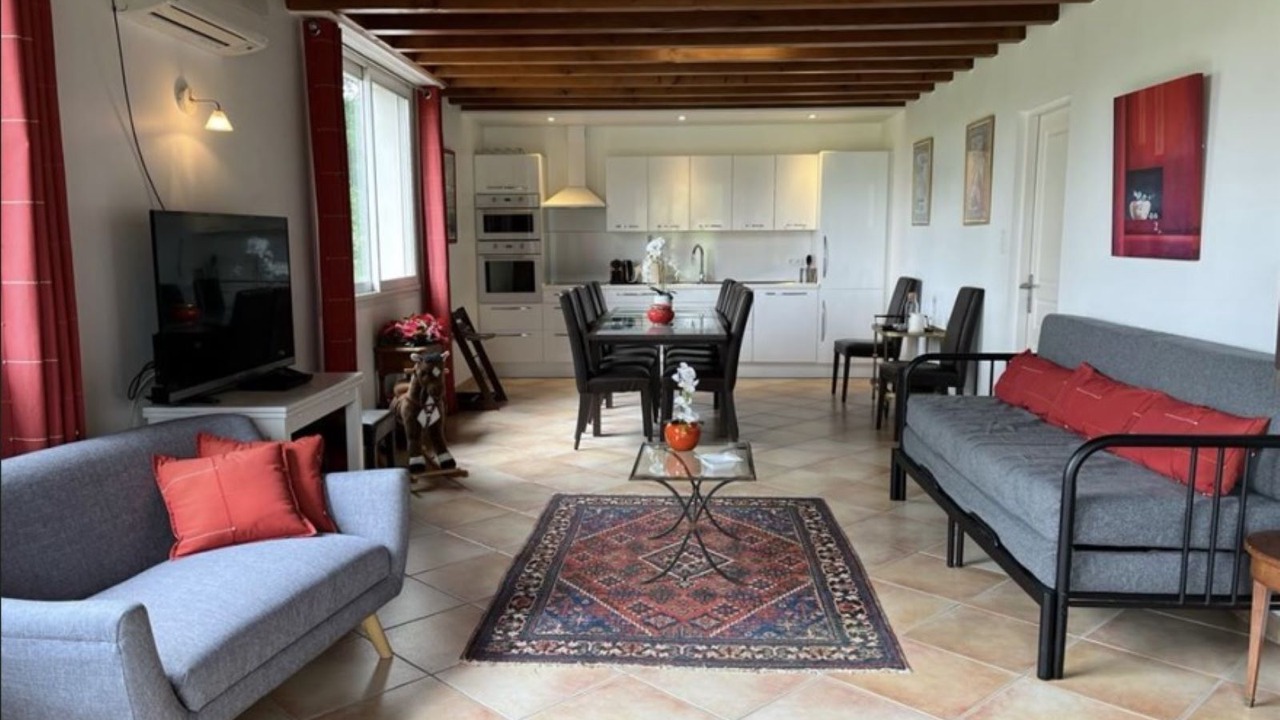 Photo of Livingroom in Sainte-Foy-d'Aigrefeuille