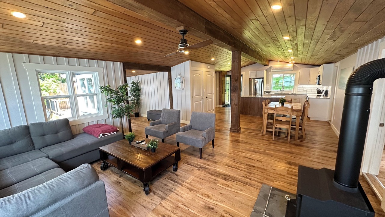 Photo of Livingroom in Kingston