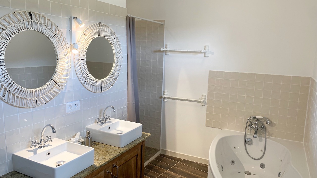Photo of Bathroom in Saint-Laurent-de-la-Cabrerisse