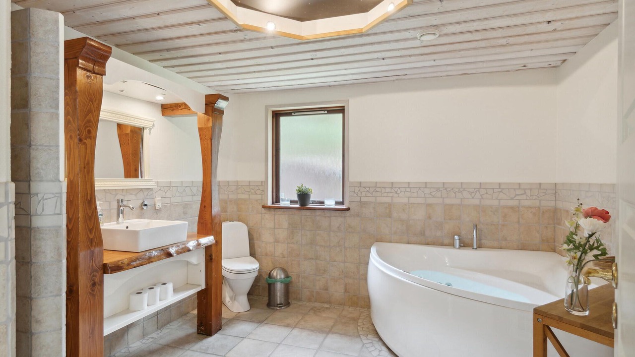 Photo of Bathroom in Asaa