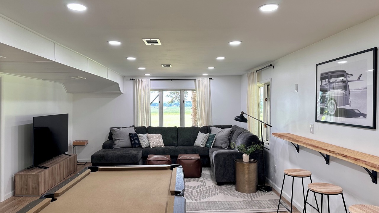 Photo of Livingroom in Collins Center